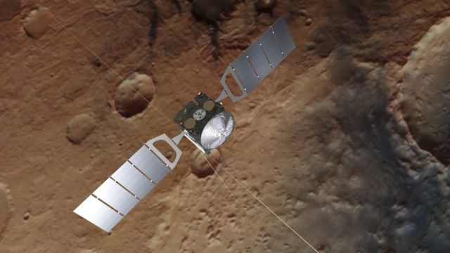 اكتشاف بحيرات مدفونة تحت سطح المريخ - BBC Arabic