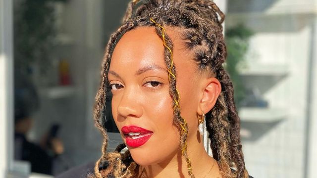 Fenty Beauty: How make-up helped Rihanna become a billionaire - BBC News