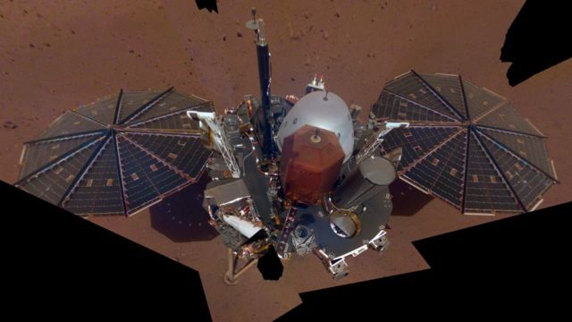 Foto de la sonda espacial InSight sobre la superficie de Marte