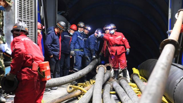 新疆发生煤矿透水事故21人被困涉事煤矿许可证曾被注销- BBC News 中文