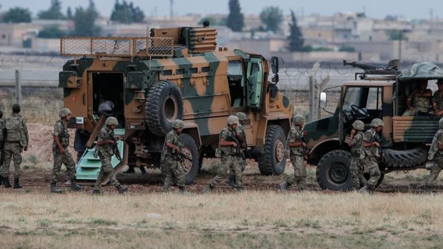 Турецкия армия на границе с Сирией