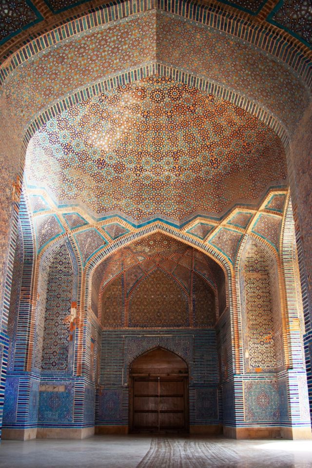 Detail arsitektur Masjid Shah Jahan, Thatta, Pakistan.