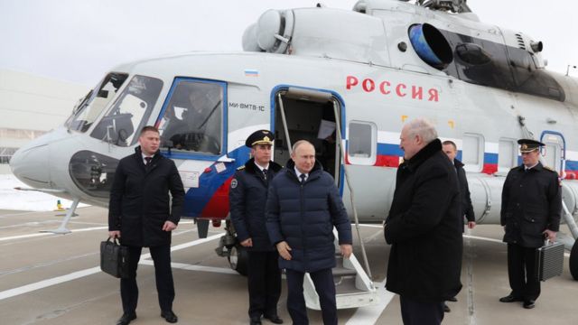 Vladimir Putin greets Alexander Lukashenko