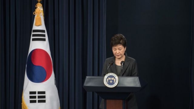 友人の崔順実氏を信用しすぎたと謝罪する朴大統領(4日)