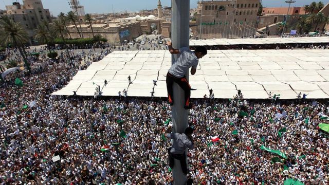 Thousands of pro Moamer Kadhafi supporters gather to perform Friday prayers at Green Square in Tripoli on July 8, 2011.