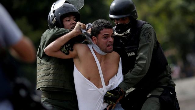 Las manifestaciones en Venezuela han dejado más de un centenar de muertos y miles de detenidos.