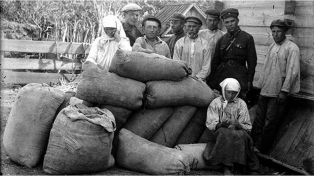 Ucranianos atingidos por grande fome, o Holodomor
