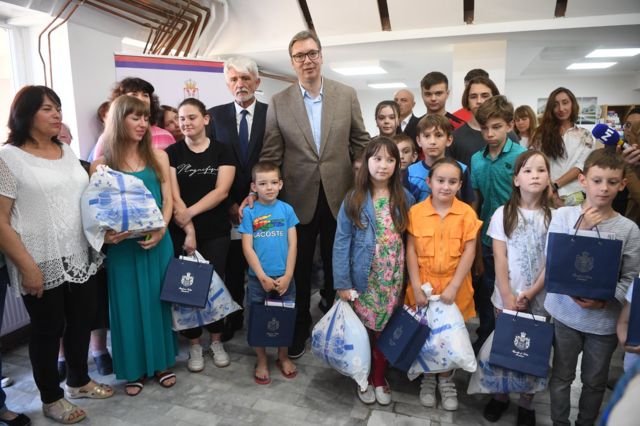 Вучич в центрі для біженців