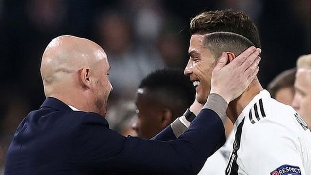 Erik ten Hag with his hands on Cristiano Ronaldo's face