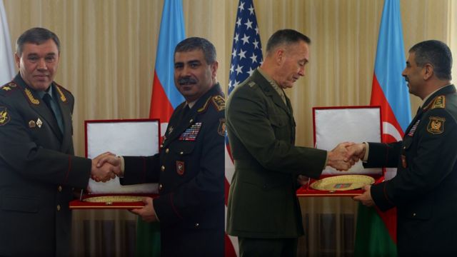Azərbaycanın müdafiə naziri Zakir Həsənov ABŞ-ın Baş Qərargah Rəisləri Komitəsinin sədri general Joseph F. Dunford və onun rusiyalı həmkarı general Valeriy Gerasimov ilə görüşüb.