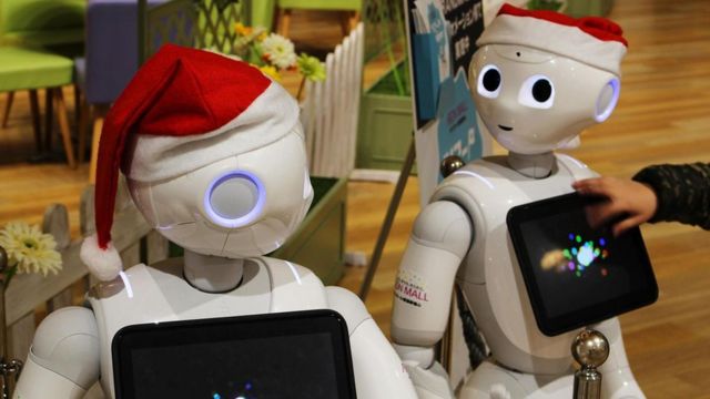 پپر یک ربات نیمه‌انسان‌نماست که به منظور 'خواندن احساسات' طراحی شده و در حال حاضر در صنعت خدمات و فروش به کار گرفته می‌شود