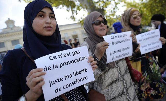 A protest over the French law on Muslim headscarves, Avignon, 3 Sep 16