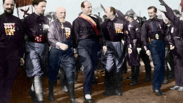 Fotografía de Mussolini junto a otros líderes fascistas en la Marcha sobre Roma de 1922