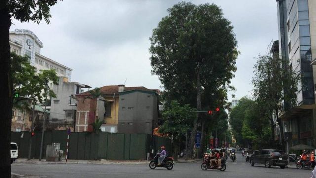 Một căn biệt thự Pháp cổ ở số 78 Nguyễn Du (Hai Bà Trưng, Hà Nội) bị bỏ hoang sau đó đã bị đập bỏ