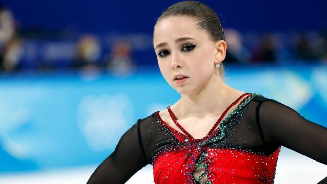 北京五輪でフリーの演技後に肩を落とすカミラ・ワリエワ選手（2022年2月17日）