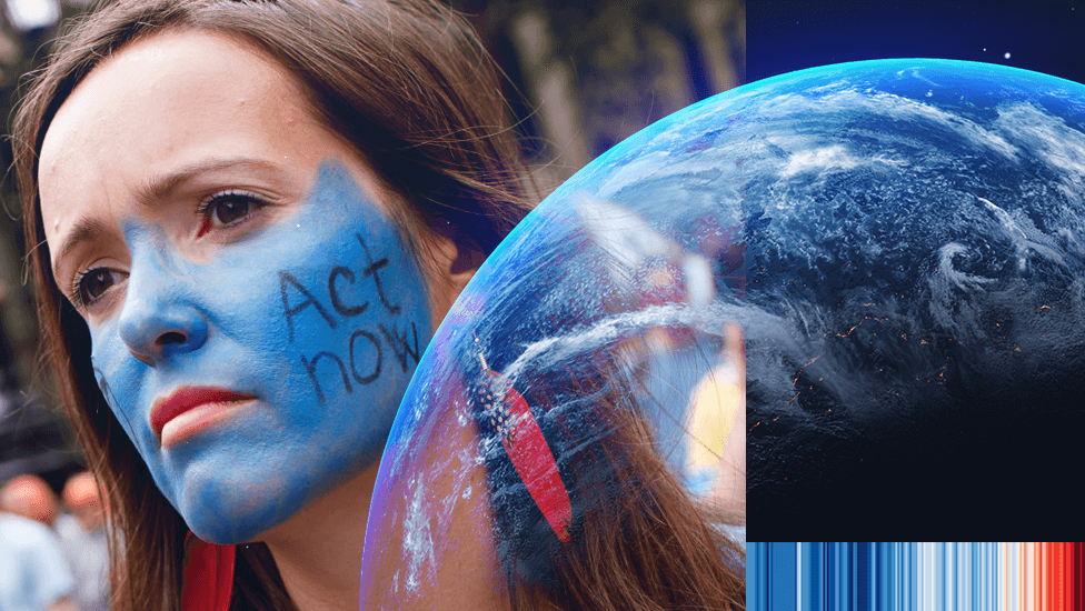 Una mujer joven en una protesta contra el cambio climático.