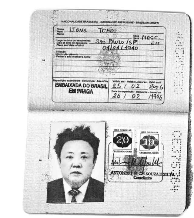 Ảnh hộ chiếu Brazil với hình ông Kim Jong-il được cấp với tên Ijong Tchoi ngày 26/2/1996
