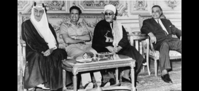 من اليمين عبد الناصر والإرياني والقذافي وفيصل