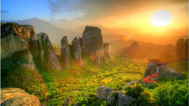 Монастыри Метеор переживали и более драматичные закаты греческой экономики