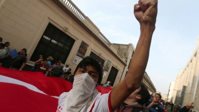 Protesta contra el indulto a Alberto Fujimori en Perú