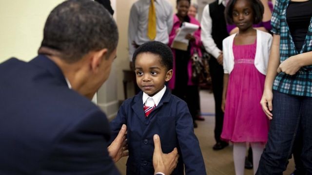 Obama welcomes child during White House visit in 2010