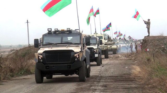 Азербайджанская военная колонна входит в Агдам