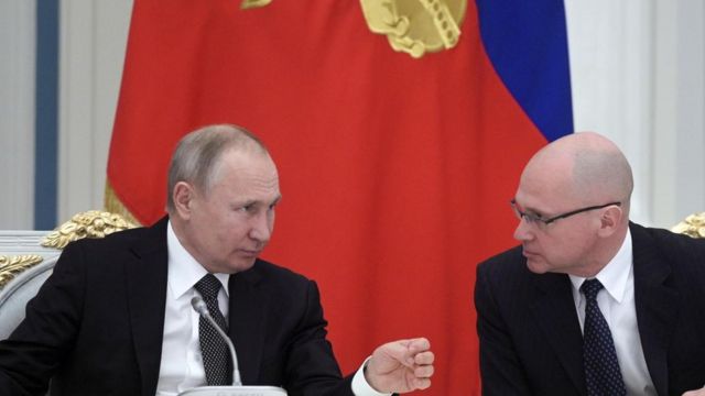 كيرينكو ، إلى اليمين ، نائب رئيس أركان بوتين ، سيطر على المناطق المحتلة وبنى هيكلًا لخدمة مصالحه.