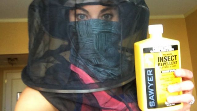 Hope Solo muestra cómo se prepara contra el zika.