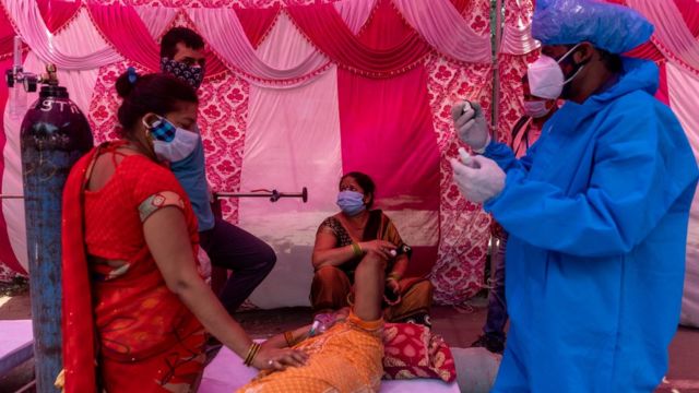 Индию накрыла катастрофическая волна пандемии