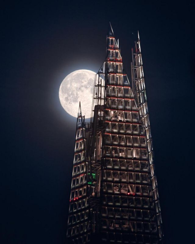 The-Moon-and-shard.