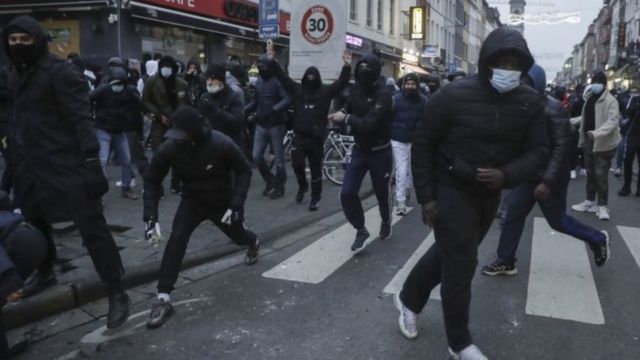 Polis şiddetini protesto ederken gözaltına alınanlar arasında çok sayıda reşit olmayan genç vardı
