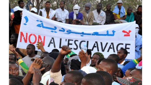 مظاهرة مناوئة للعبودية شارك فيها الآلاف من المنحدرين من فئة الحراطين في نواكشوط عام 2015