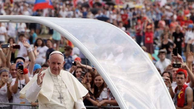 El Papa llega para celebrar la misa