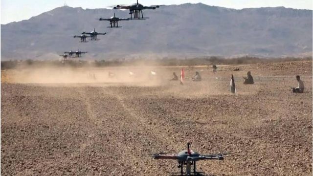 周六，在空袭发生之前，胡塞武装分子公布了他们进行军事训练的照片。