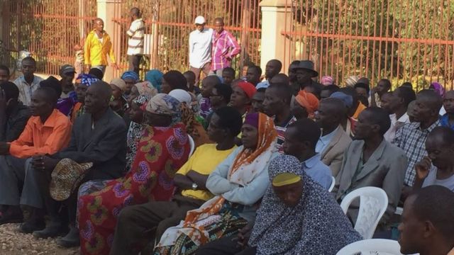 Abaturage b'umurenge wa Bisambi bari bitabiriye inama