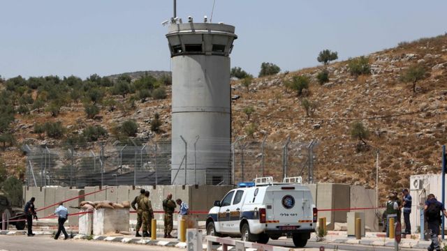 イスラエル軍は2日にパレスチナ人の女性を射殺。軍は女性が兵士を刃物で刺そうとしていたと説明した