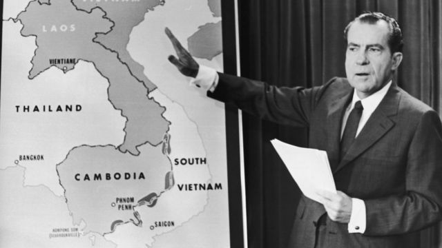 Nixon, en 1970, mostrando un mapa de Tailandia.