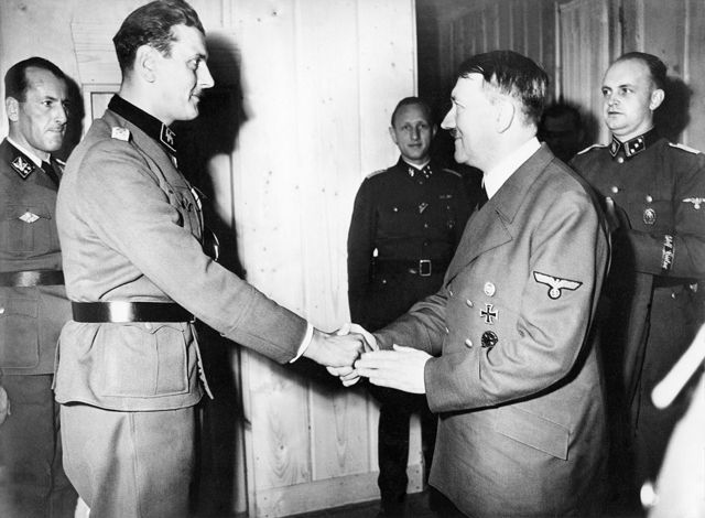 Otto Skorzeny e Adolph Hitler