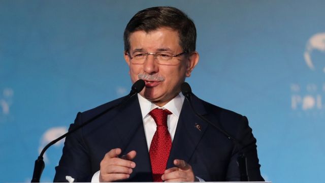 Eski dışişleri bakanı ve başbakan Ahmet Davutoğlu: İran'a yönelik ambargoların kalkması da bizim için olumlu bir gelişmedir