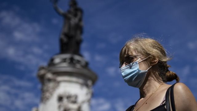 париж женщина в маске