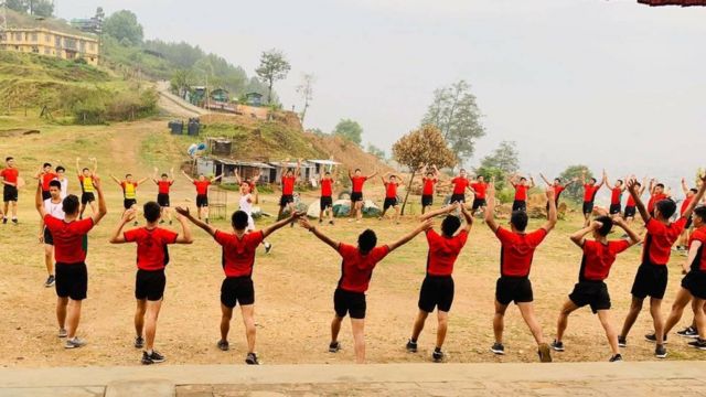 एउटा तालिम केन्द्रमा तालिम लिन तयार युवाहरू