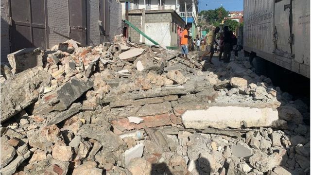Haiti earthquake today don damage buildings and many dey feared dead - BBC  News Pidgin