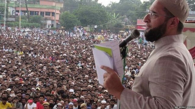एक चुनावी रैली में असदुद्दीन ओवैसी