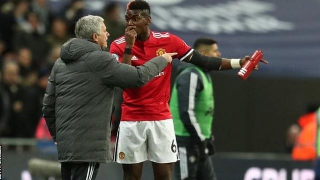 Jose Mourinho na kiungo wa kati Paul Pogba