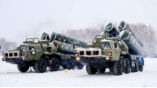 俄罗斯的S-400防空导弹系统在白俄罗斯布列斯特演练设施上（3/2/2022）
