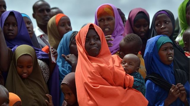 Des habitants du camp de réfugiés de Dadaab, dans le nord-est du Kenya