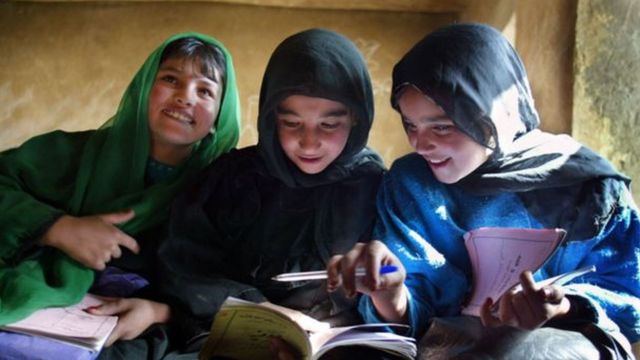 Crianças afegãs