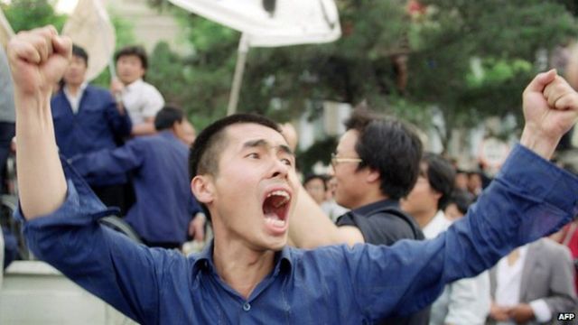 六四学运期间，示威学生高喊口号。