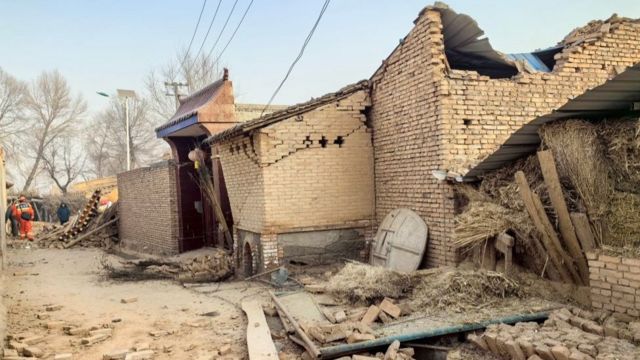 有甘肅網民稱當地農村多為自建磚房，抗震能力較弱。