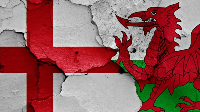 Валлийский дракон и английский крест Св. Георгия